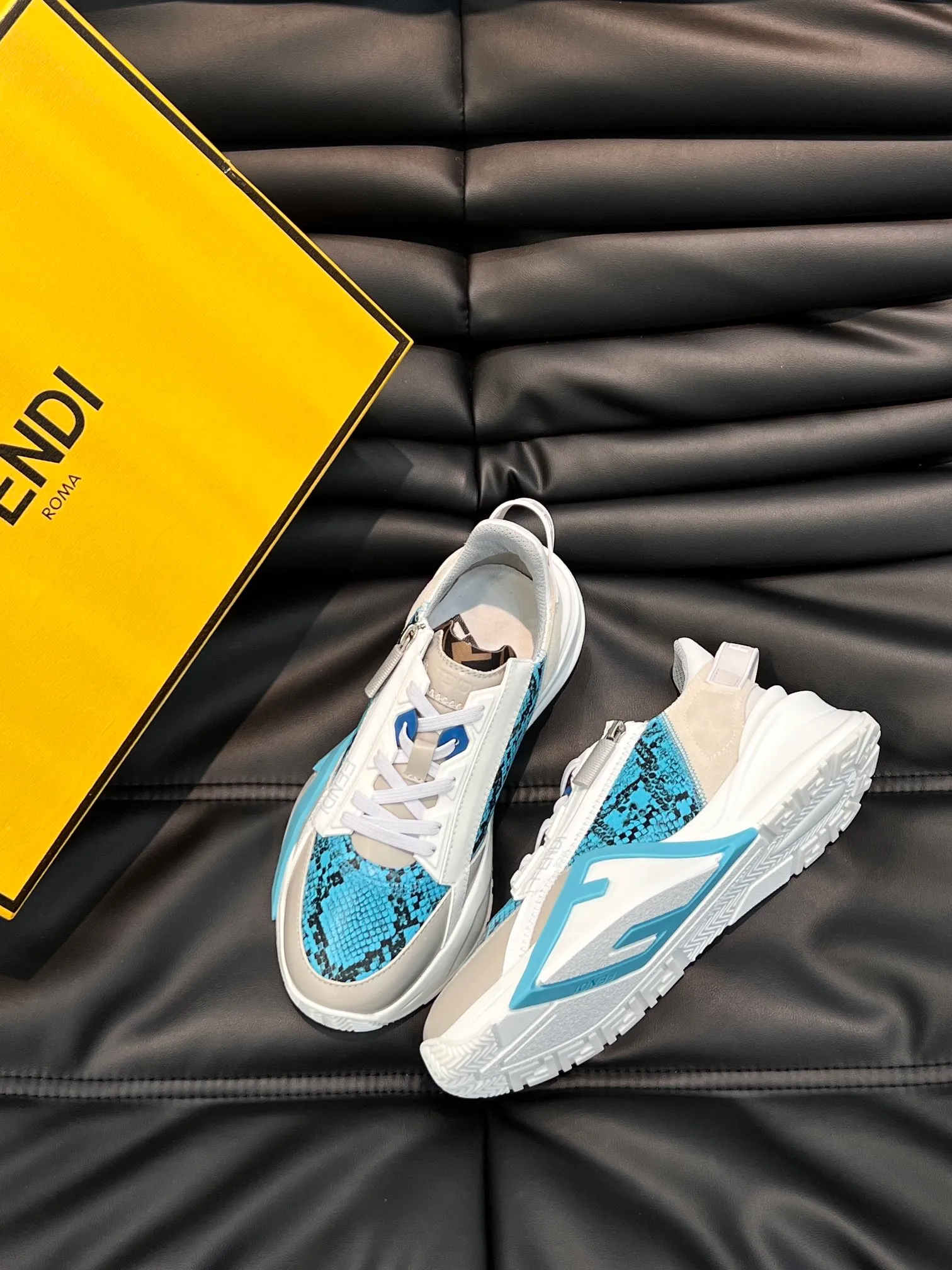 Men's shoes 💰p560 "Fend*" new men's casual sports shoes, equipped with elastic straps, side zippers, and corrugated soles engraved with F. Embossed Fendi Flow lettering on the heel. Made of technical fabric and a mix of blue and suede. Decorated with Lycra® details. FF graphic tongue. Ultra-light and wear-resistant EVA sole. Size: 38-44
